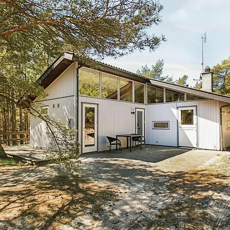 4 Bedroom Cozy In Nexo Hébergement de vacances *