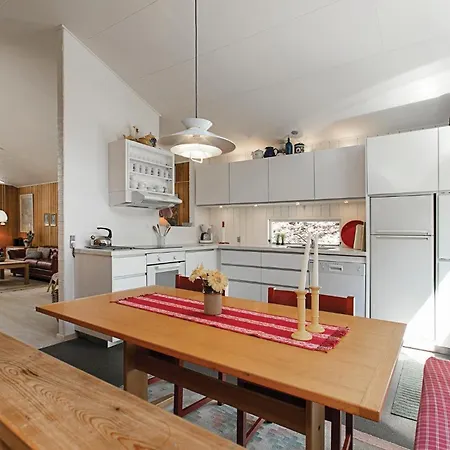 Ferienhaus 4 Bedroom Cozy In Nexo Vester Somarken