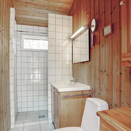4 Bedroom Cozy In Nexo Ferienhaus *