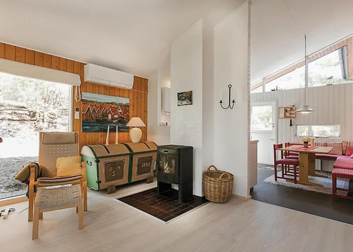 4 Bedroom Cozy In Nexo Ferienhaus